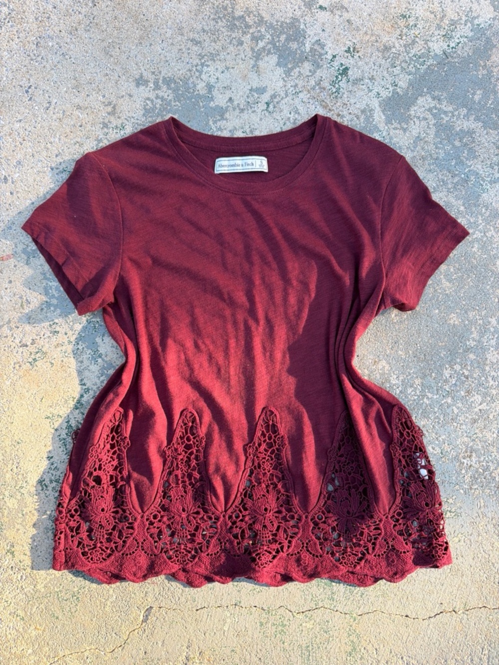 Abercrombie & Fitch Women’s Wine Crochet-Hem Short Sleeve Tee